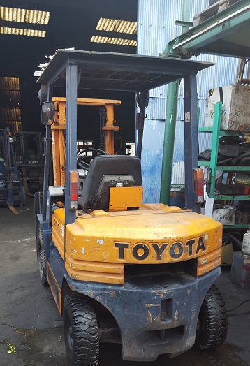 トヨタTOYOTA ディーゼル フォークリフト 60-5FD20. 容量 : 2トン