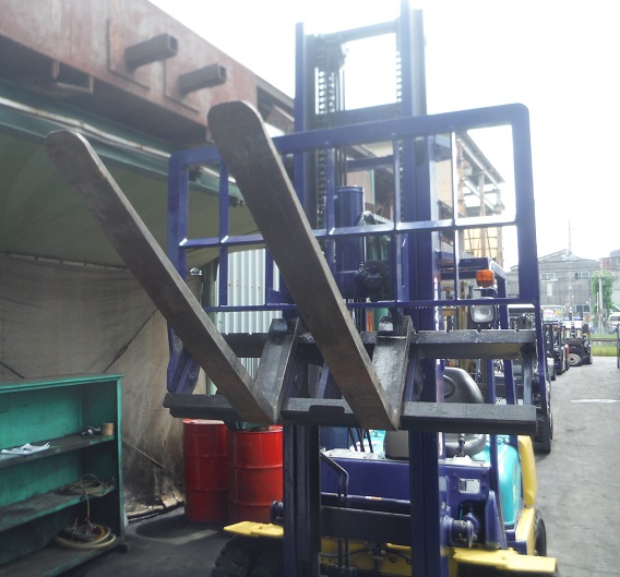 コマツ 3t リフト ディーゼル ヒンジ