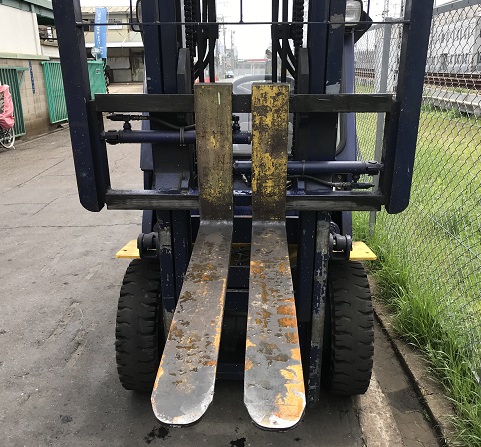 KOMATSU 2tフォークリフト FG20C-12 シート新品！ ノーパンクタイヤ！