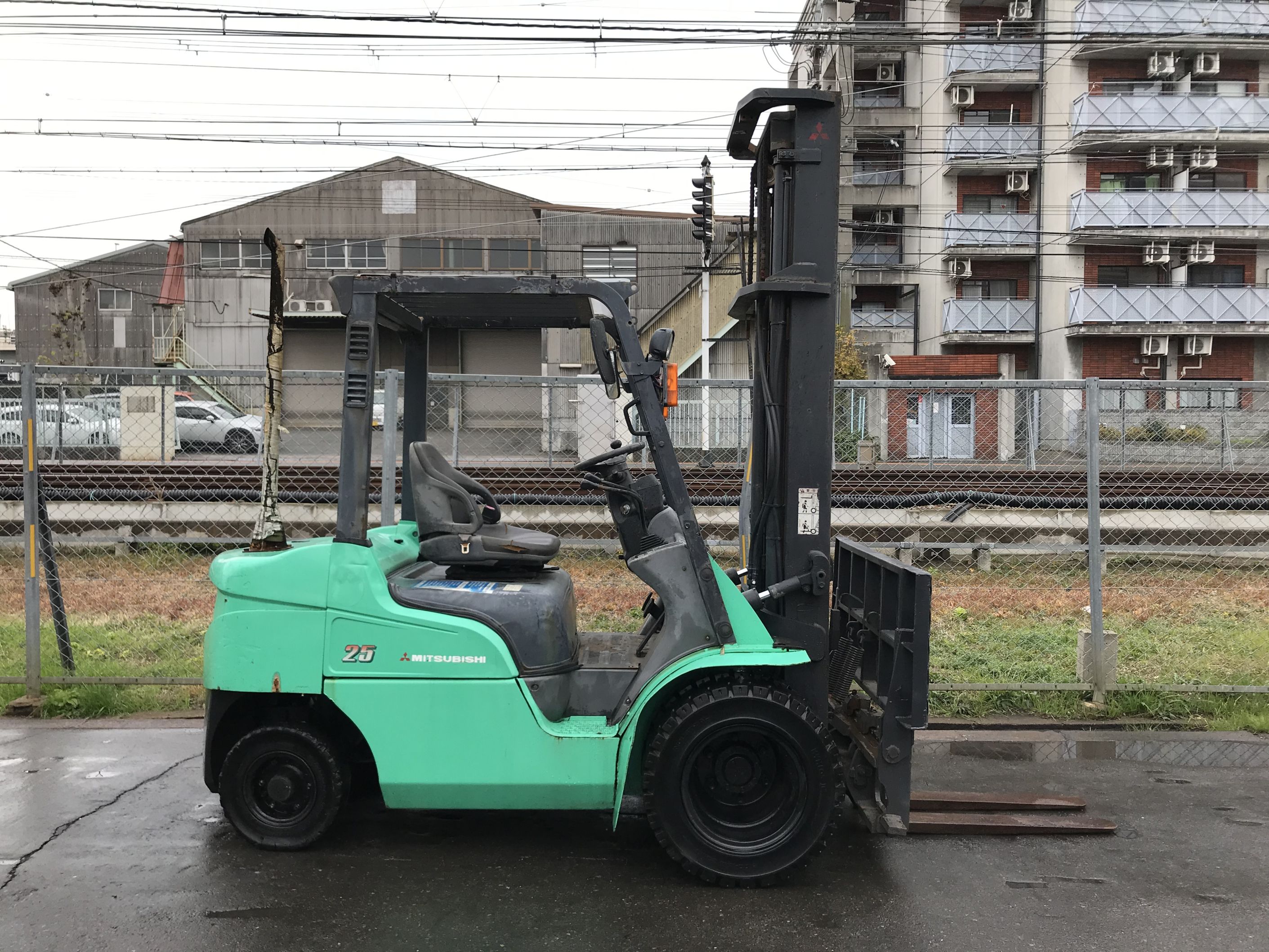 三菱 FD25T-F18C ディーゼル車 4.5mマスト ヒンジフォーク – 中古