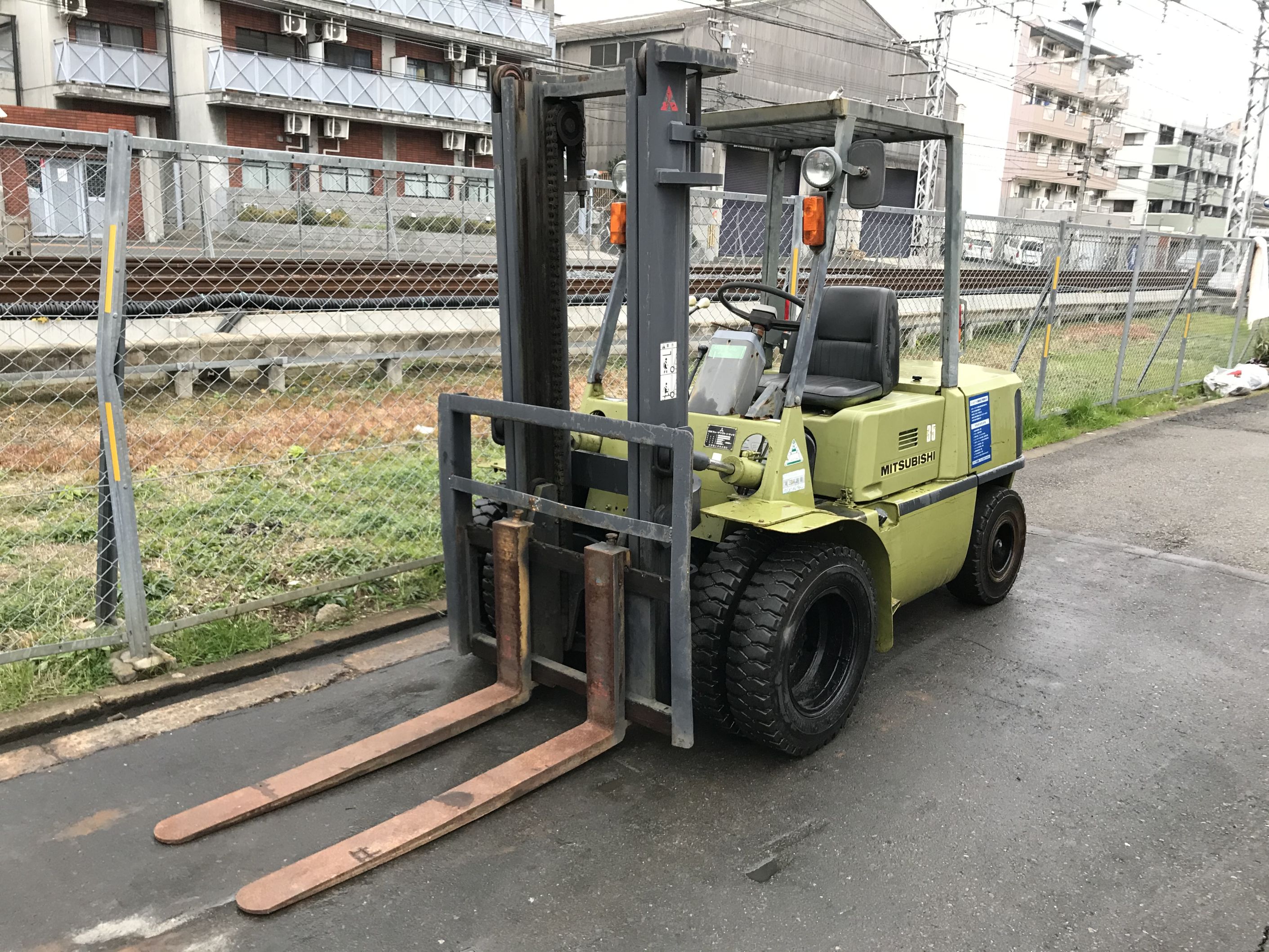 中古フォークリフト　三菱 三菱 FD35A-F26 ディーゼル車 3mマスト Wタイヤ – 中古