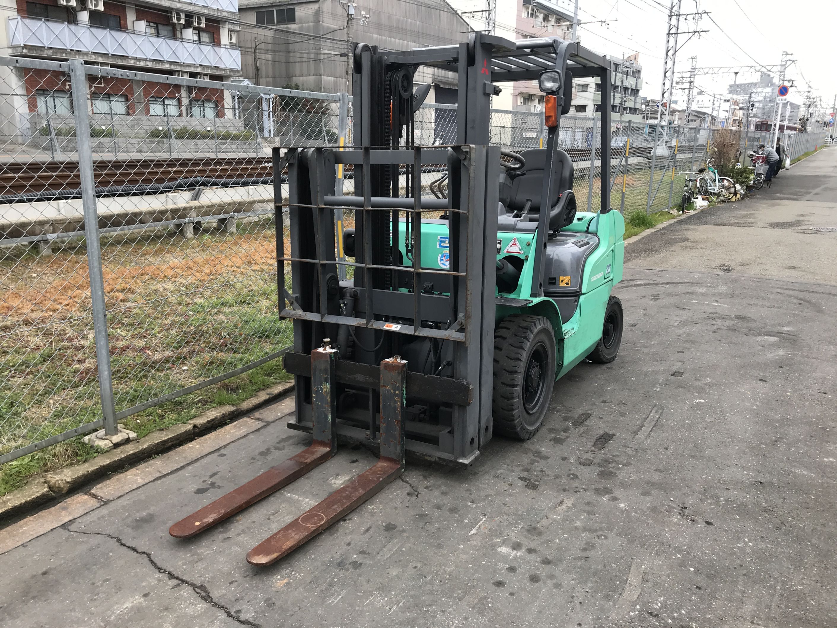 三菱 FG25T-F17D ガソリン車 パンタグラフ – 中古フォークリフト 株式