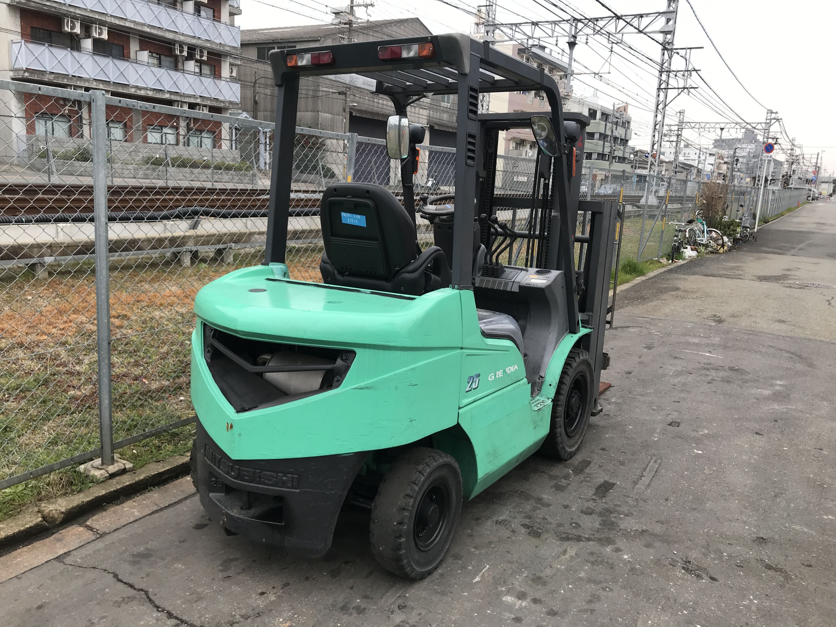 三菱 FG25T-F17D ガソリン車 パンタグラフ – 中古フォークリフト 株式