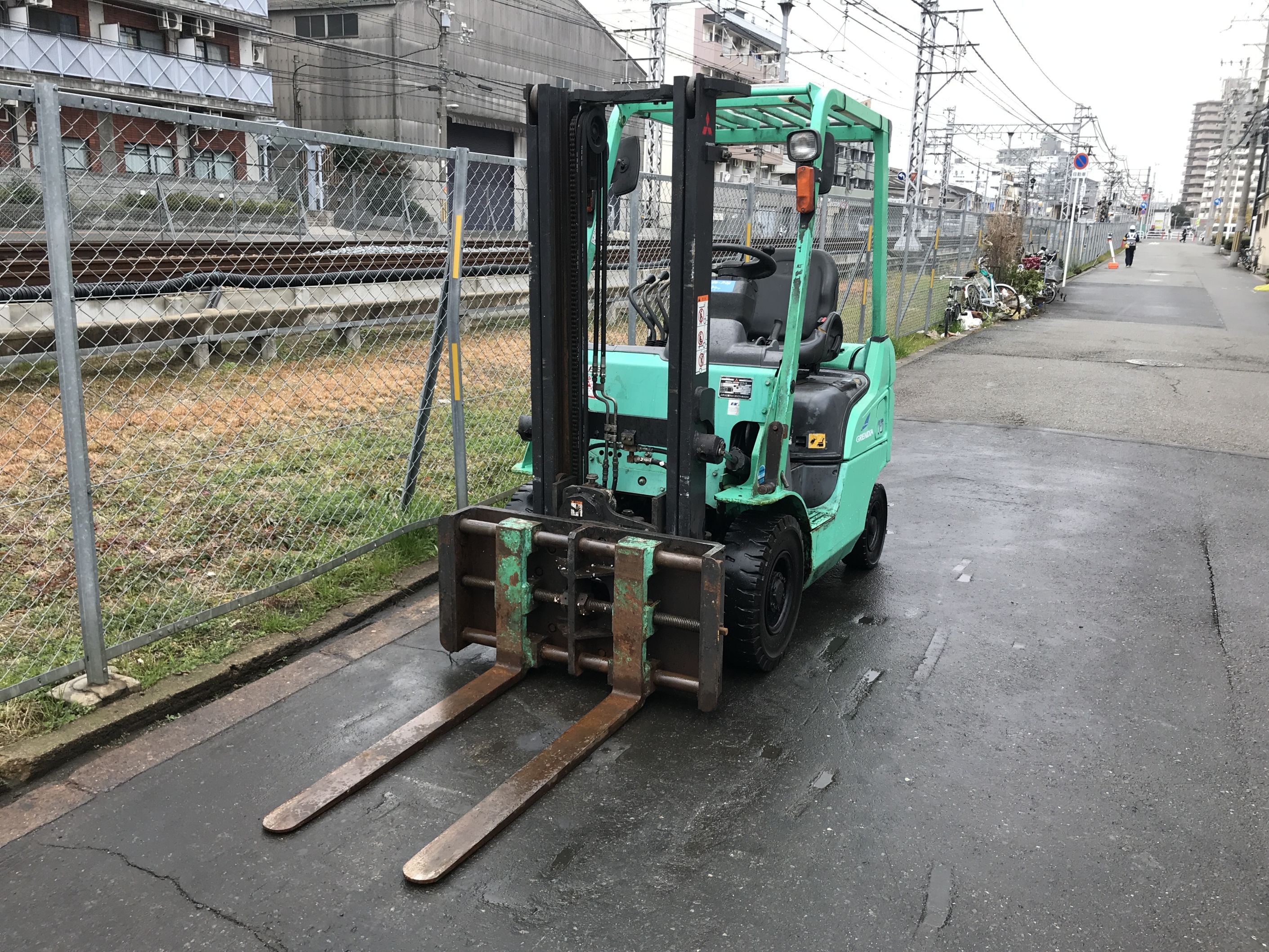 三菱 FGE15D-F34 ガソリン車 回転フォーク – 中古フォークリフト 株式