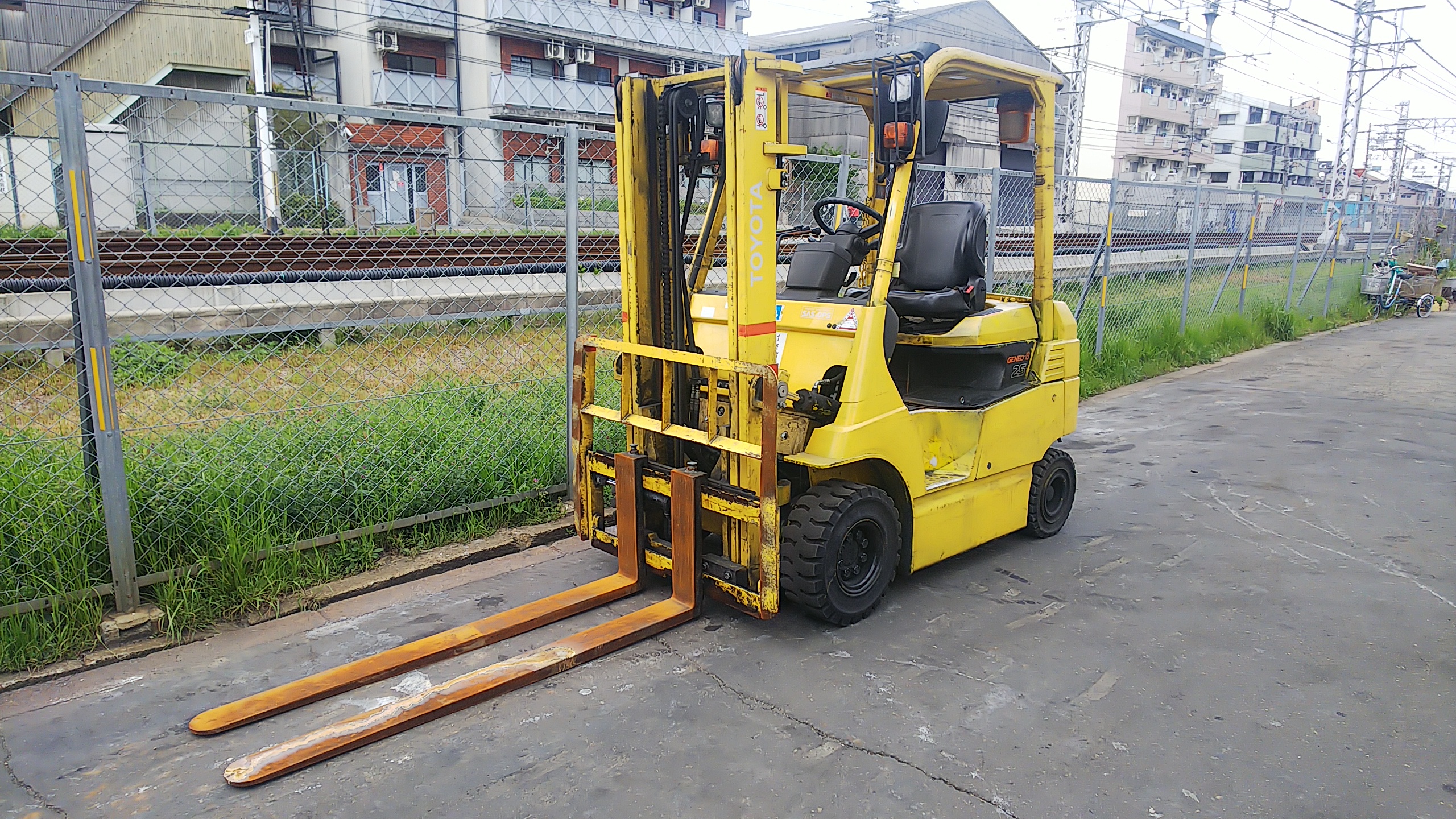 トヨタ 7FB25 バッテリー車 3ⅿマスト サイドシフト付 – 中古
