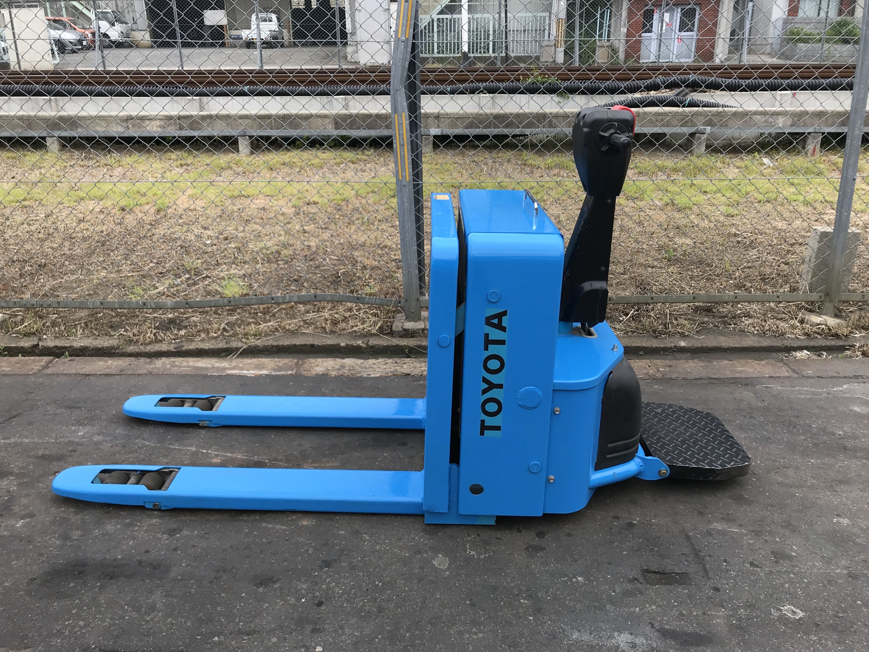 中古美品 ハンドフォークリフト フォークリフト ハンドフォークリフト フォークリフト ※荷下ろしのご協力が必