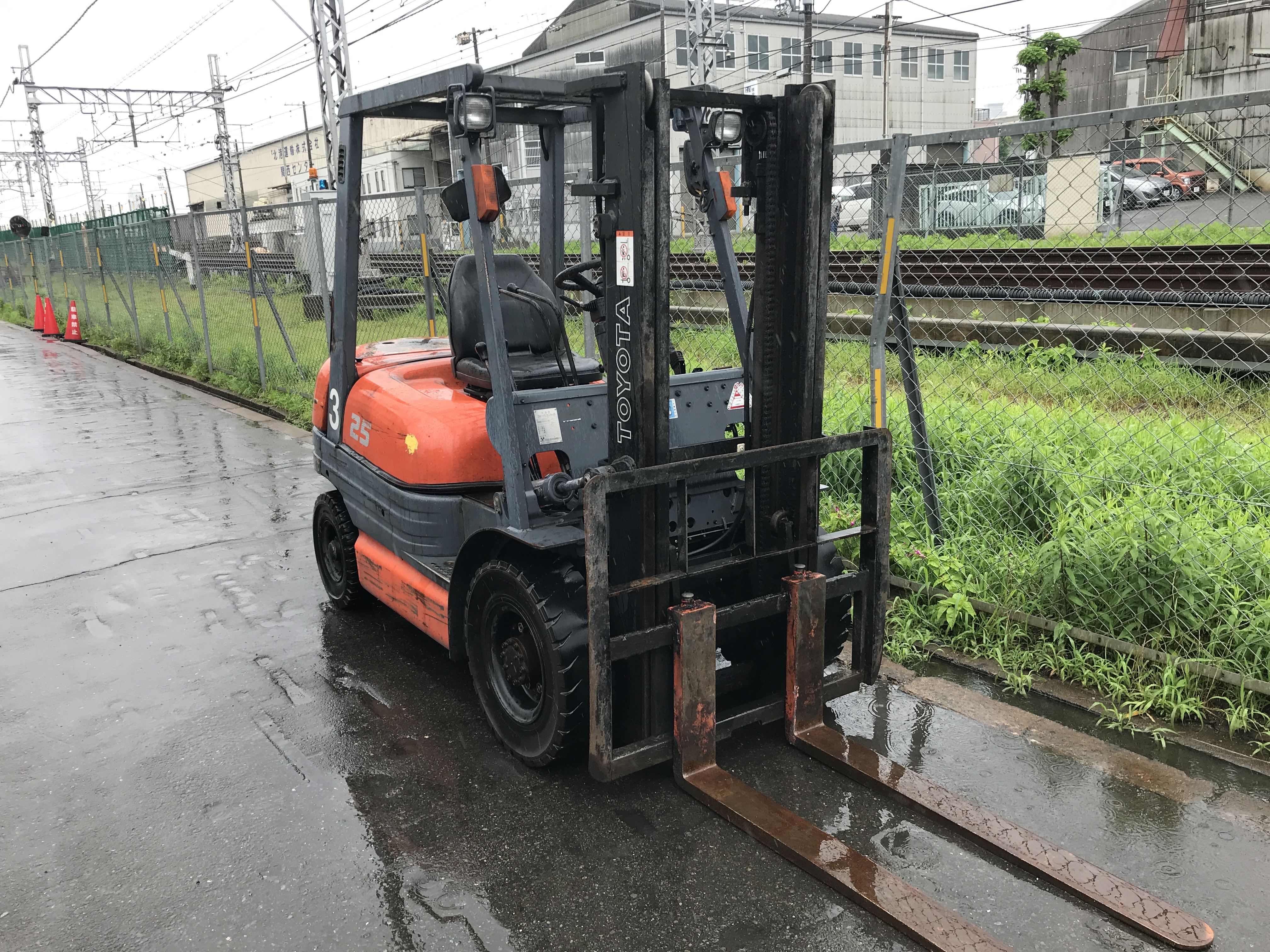 管理番号43192 トヨタ 6FD25 ディーゼル車 3ⅿマスト – 中古