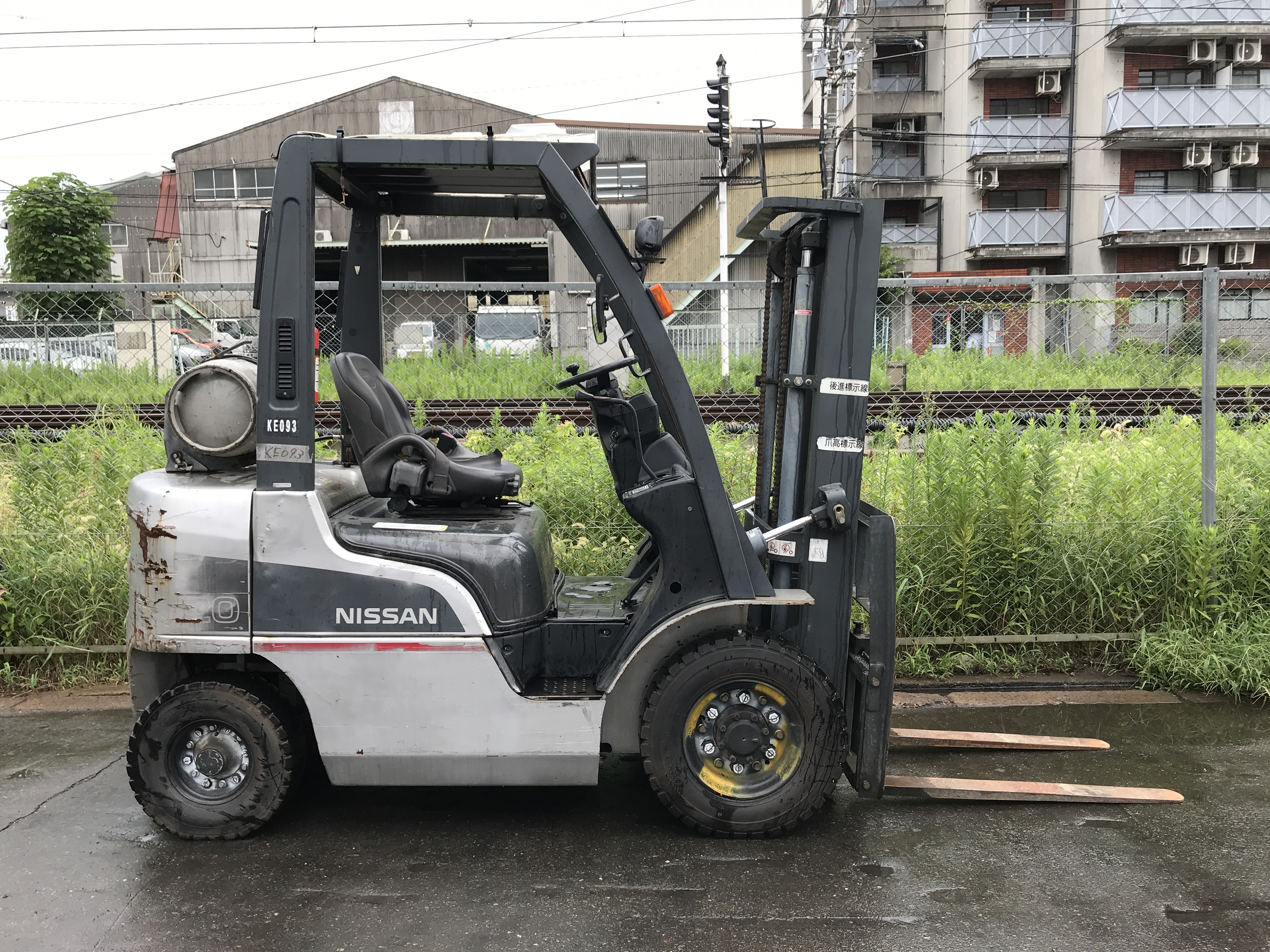 ニッサン フォークリフト 2t ガソリン