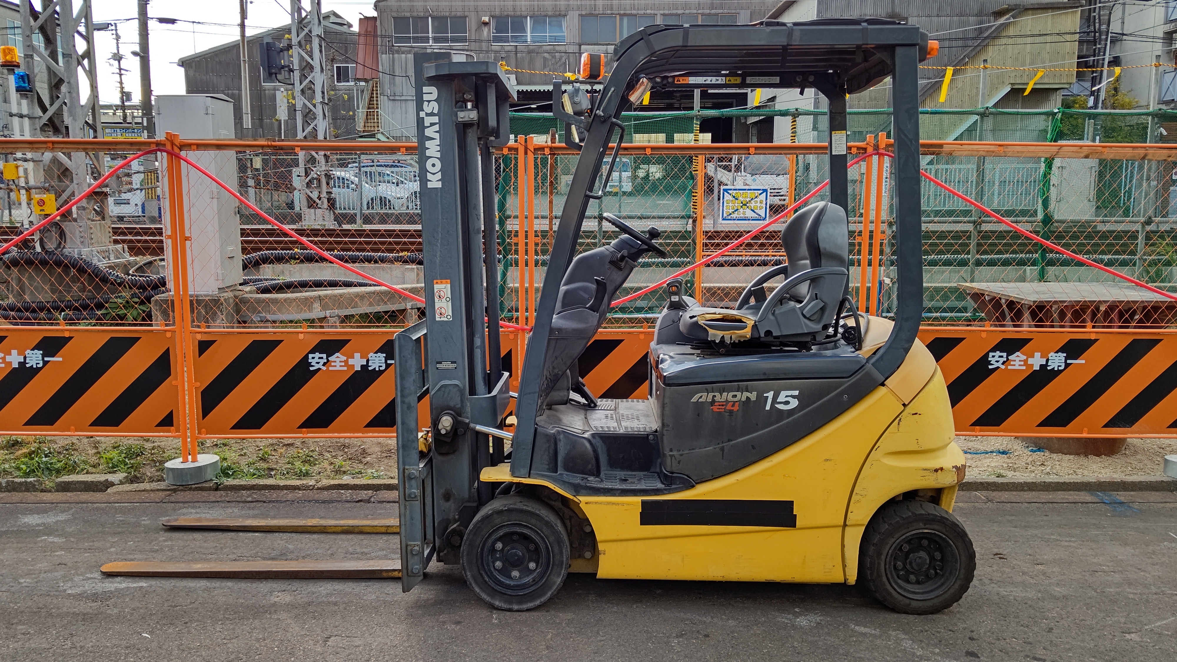 フルフリ 1.8トン バッテリーフォークリフト FB18-12 コマツ 3段マスト