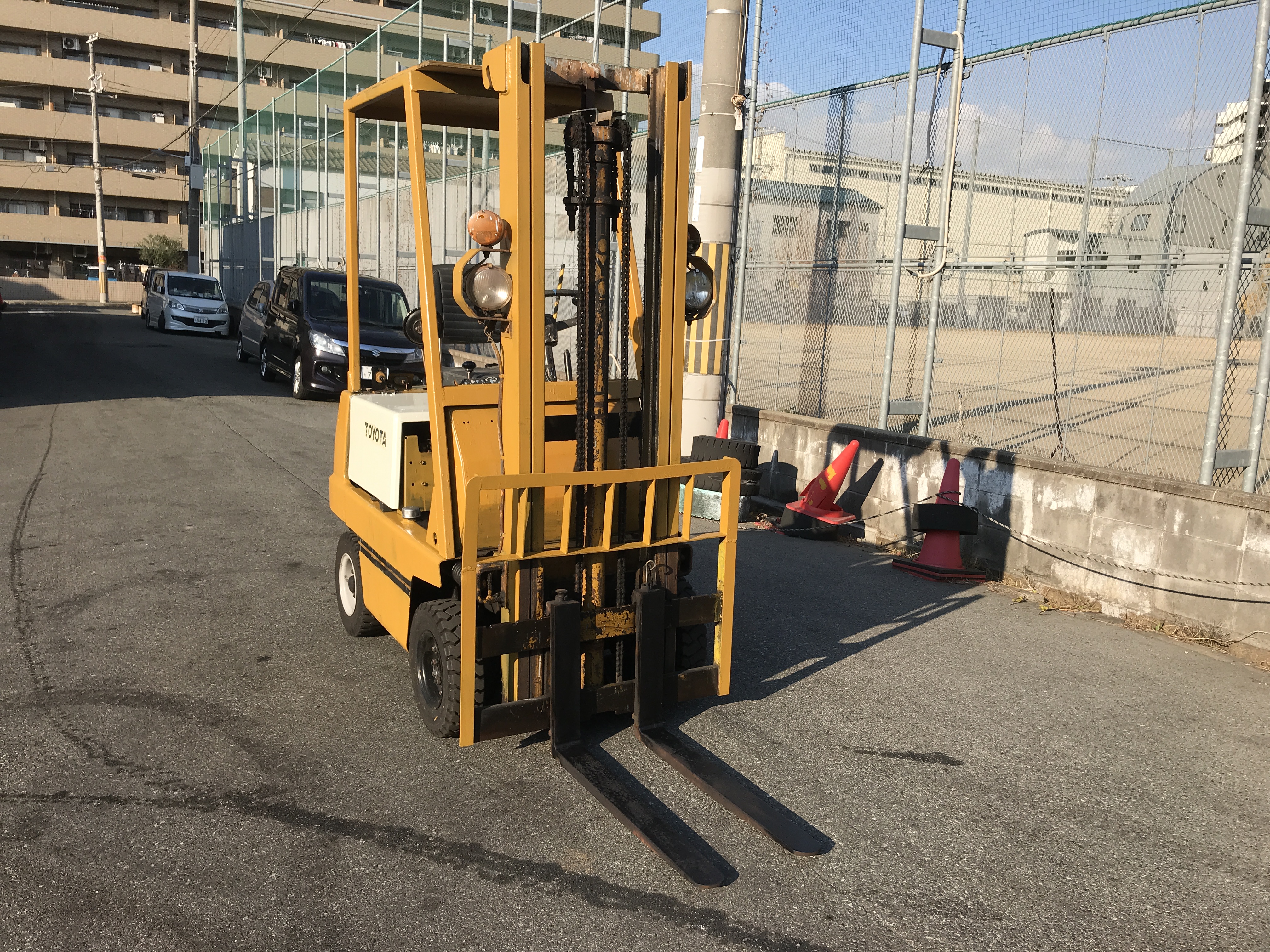 トヨタ 900㎏ ガソリン車 3ⅿマスト 2FGL9 – 中古フォークリフト 株式