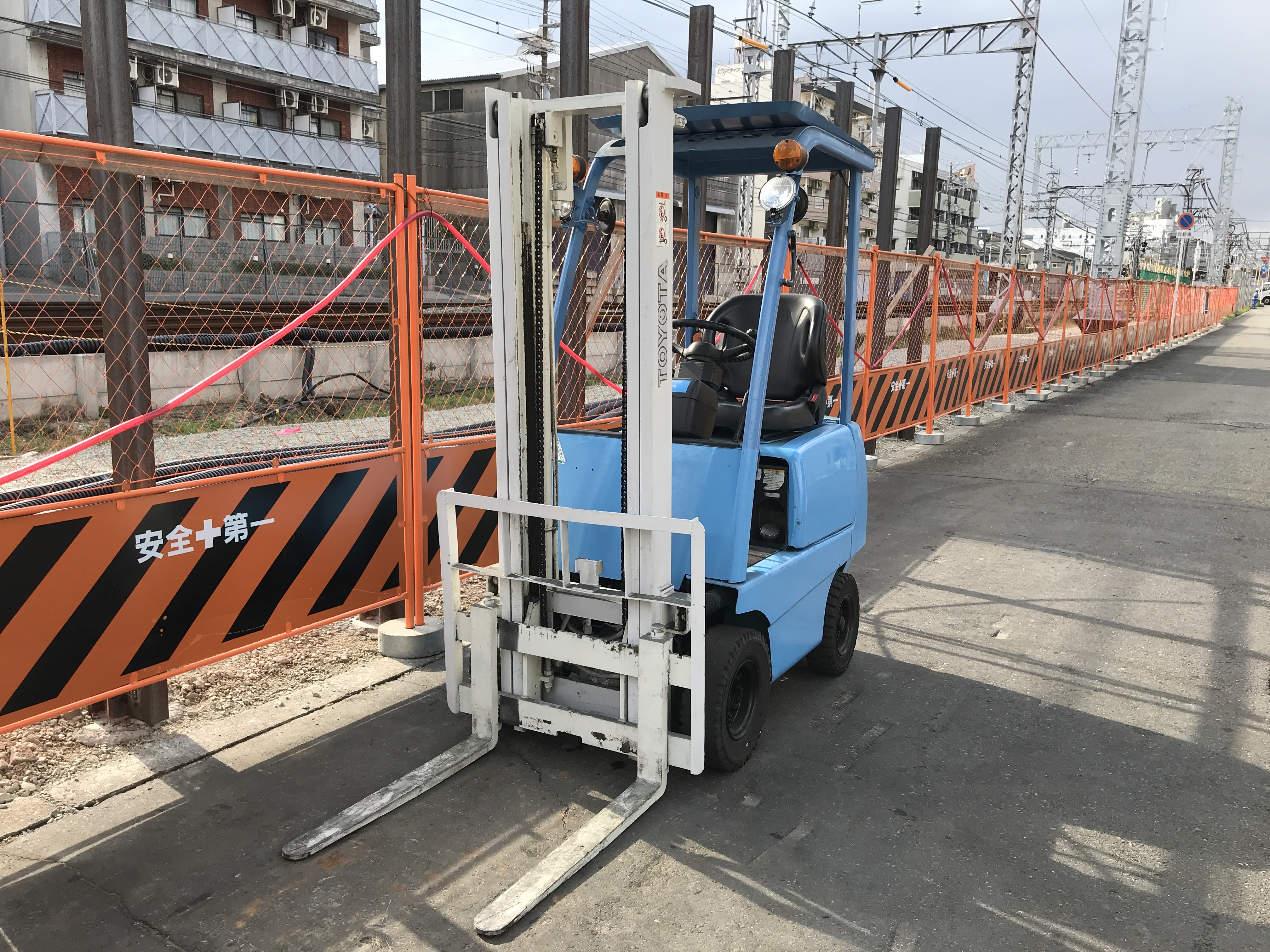 トヨタ 900㎏ ガソリン車 3ⅿマスト 40-3FGL9 – 中古フォークリフト