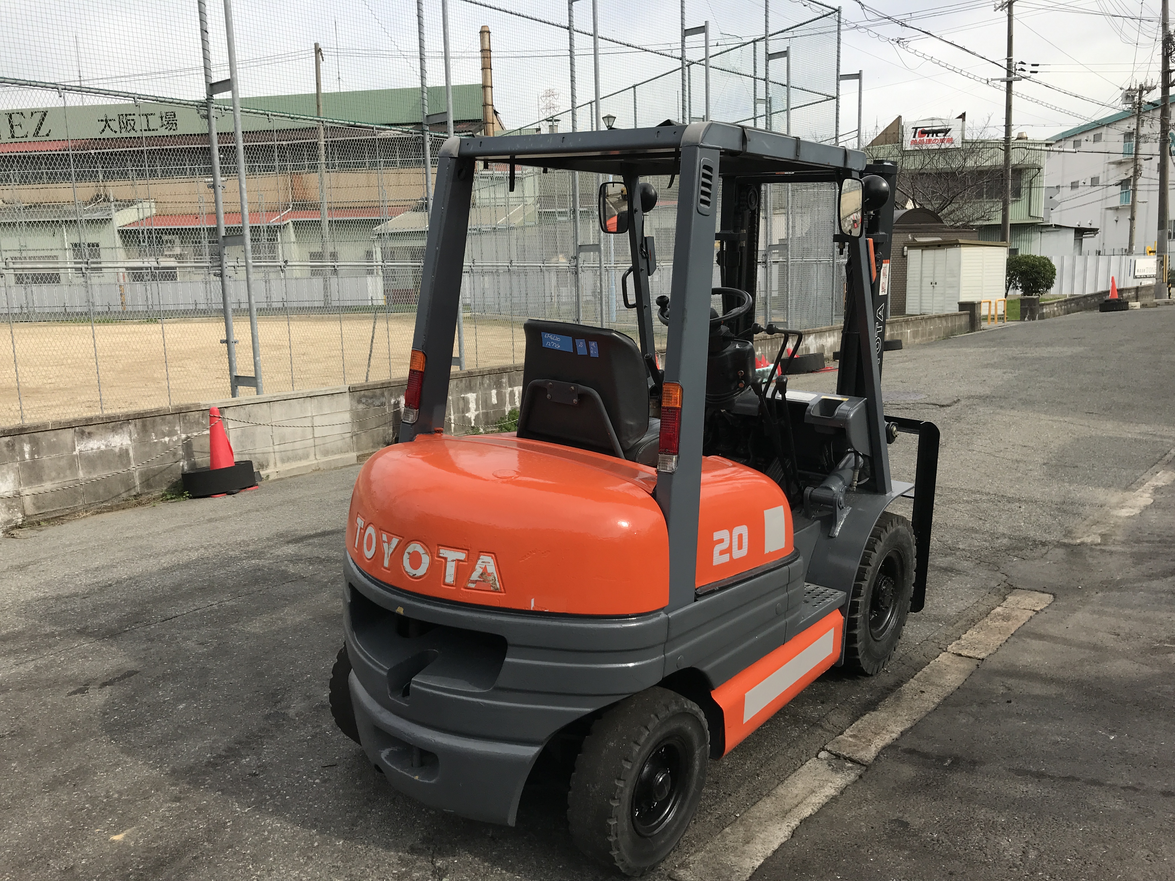 トヨタ 2.0t ガソリン車 3mマスト 6FGL20 – 中古フォークリフト 株式