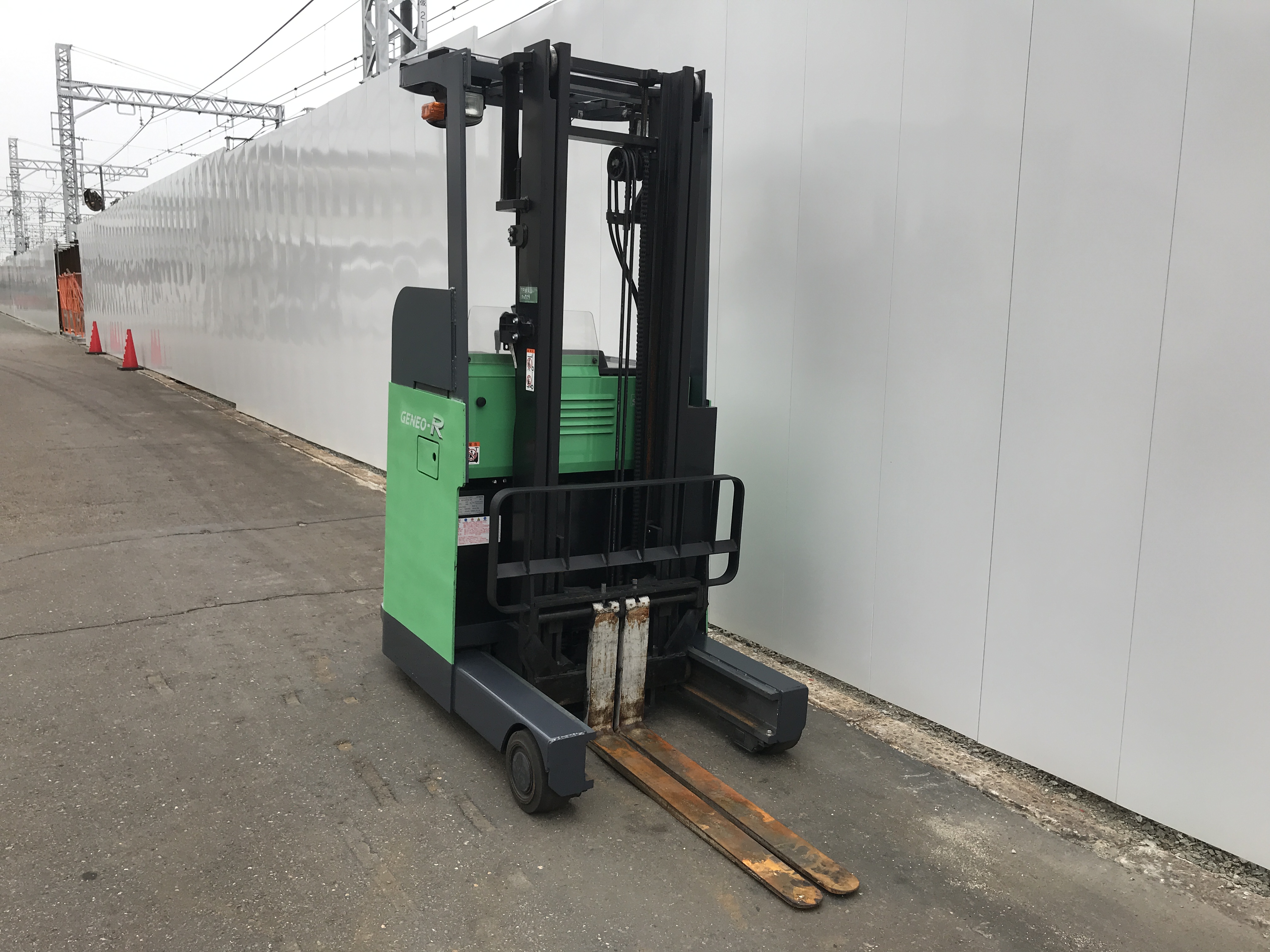 期間限定値下げ！ トヨタ 1.0ton バッテリー車 3.5ⅿマスト 2016年式