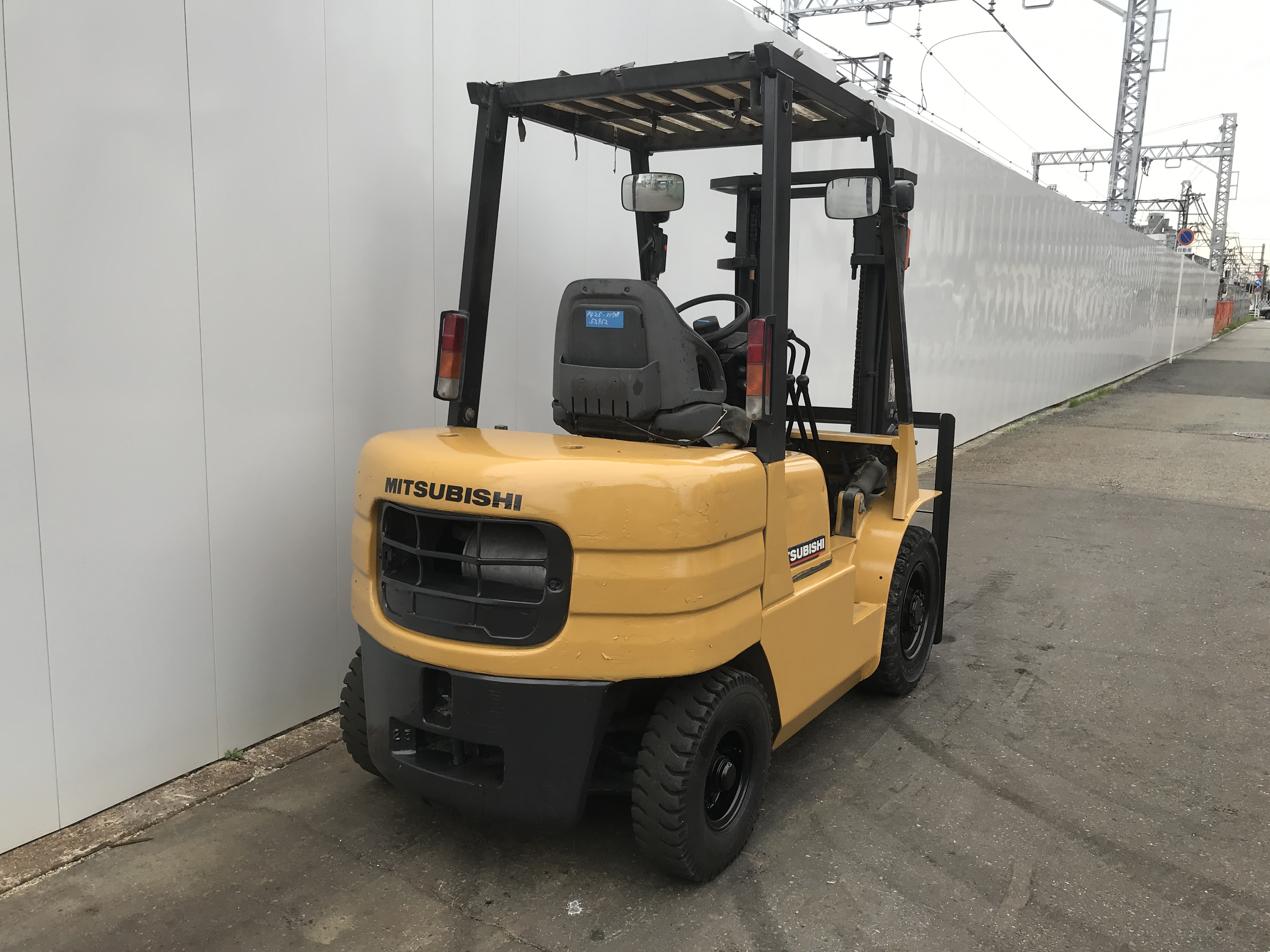 三菱 2.5t ガソリン車 3mマスト FG25-F17B – 中古フォークリフト 株式