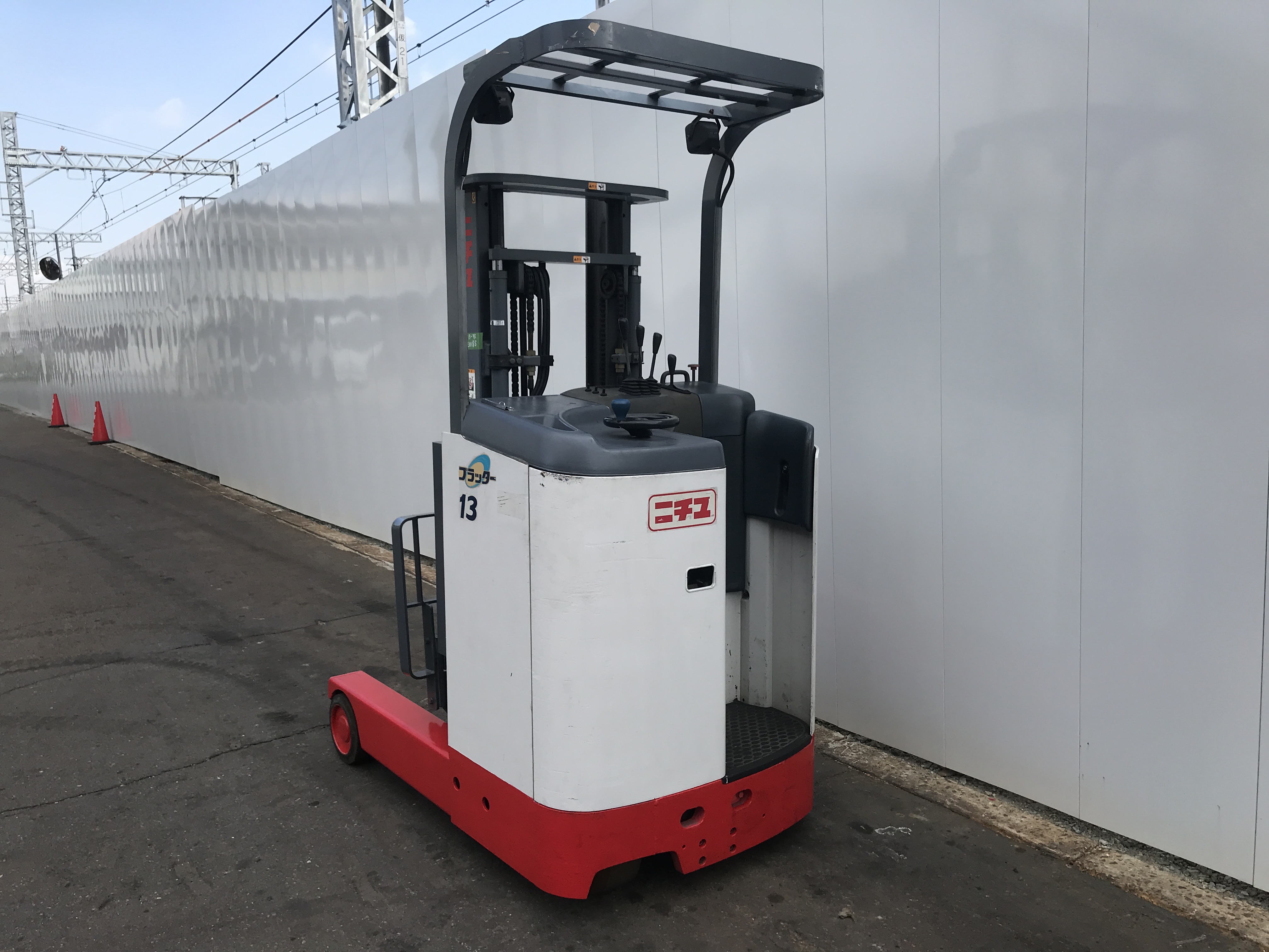 二チュ電動フォークリフトFBRM14-75揚高3000㎜荷重1350㎏　A366 FBRM13-75-300 1.3トン バッテリーリーチ 【中古フォークリフトのPCS