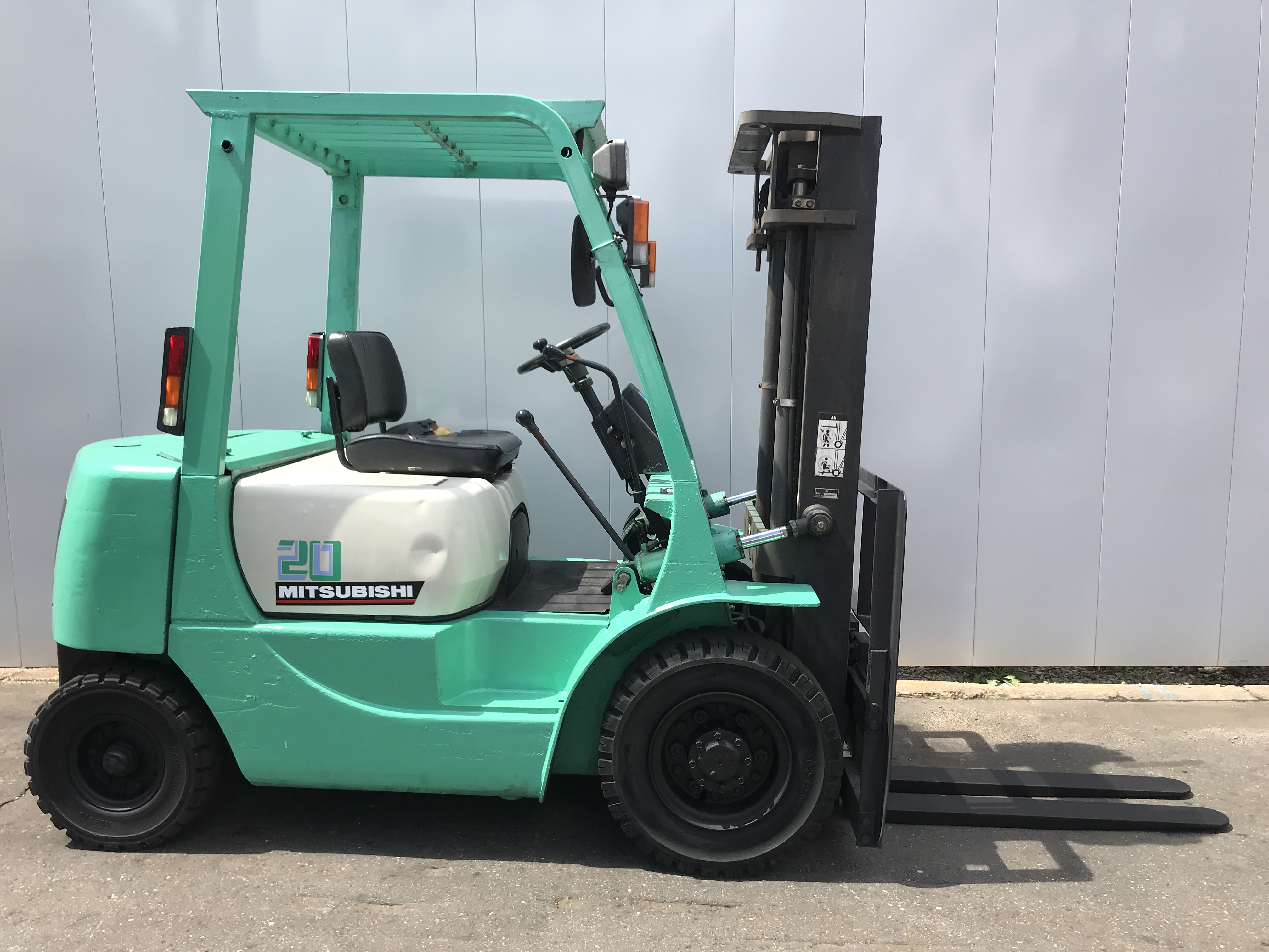 三菱 2.0t ガソリン車 3mマスト KFG20-KF4A – 中古フォークリフト 株式