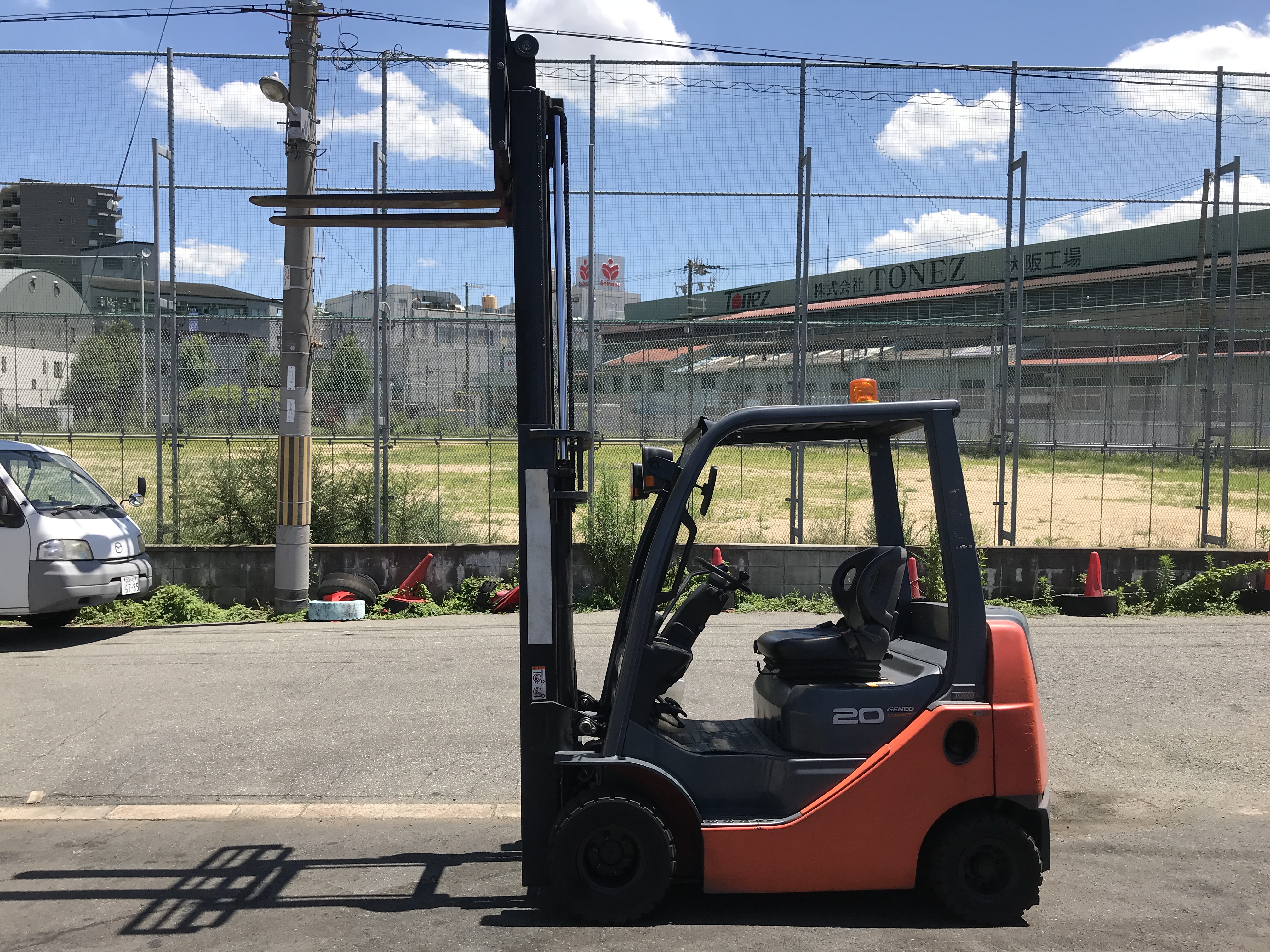 トヨタ 2.0t ディーゼル車 3mマスト 02-8FDK20 – 中古フォークリフト