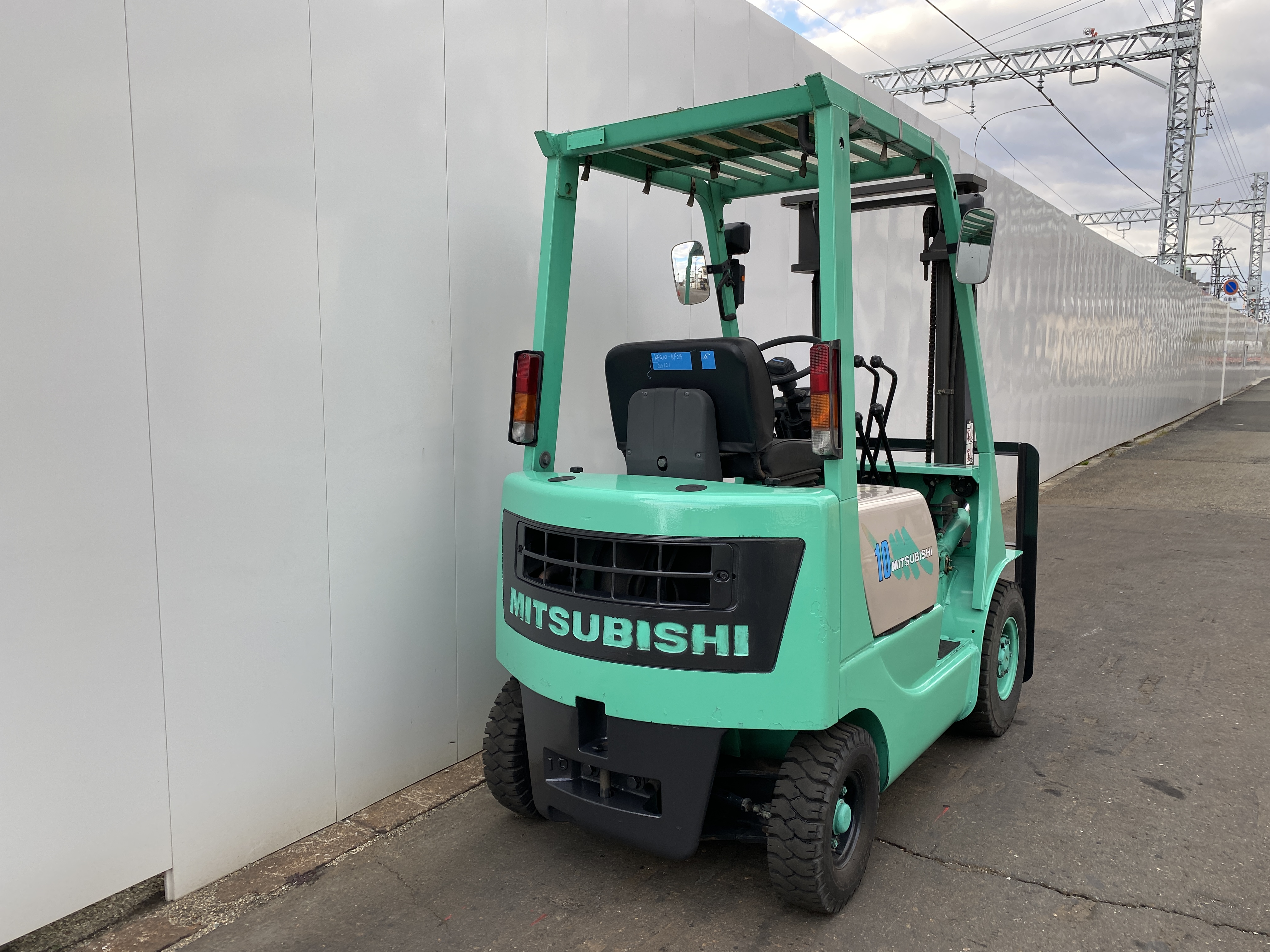 三菱 1.0t ガソリン車 3mマスト KFG10-KF2B – 中古フォークリフト 株式