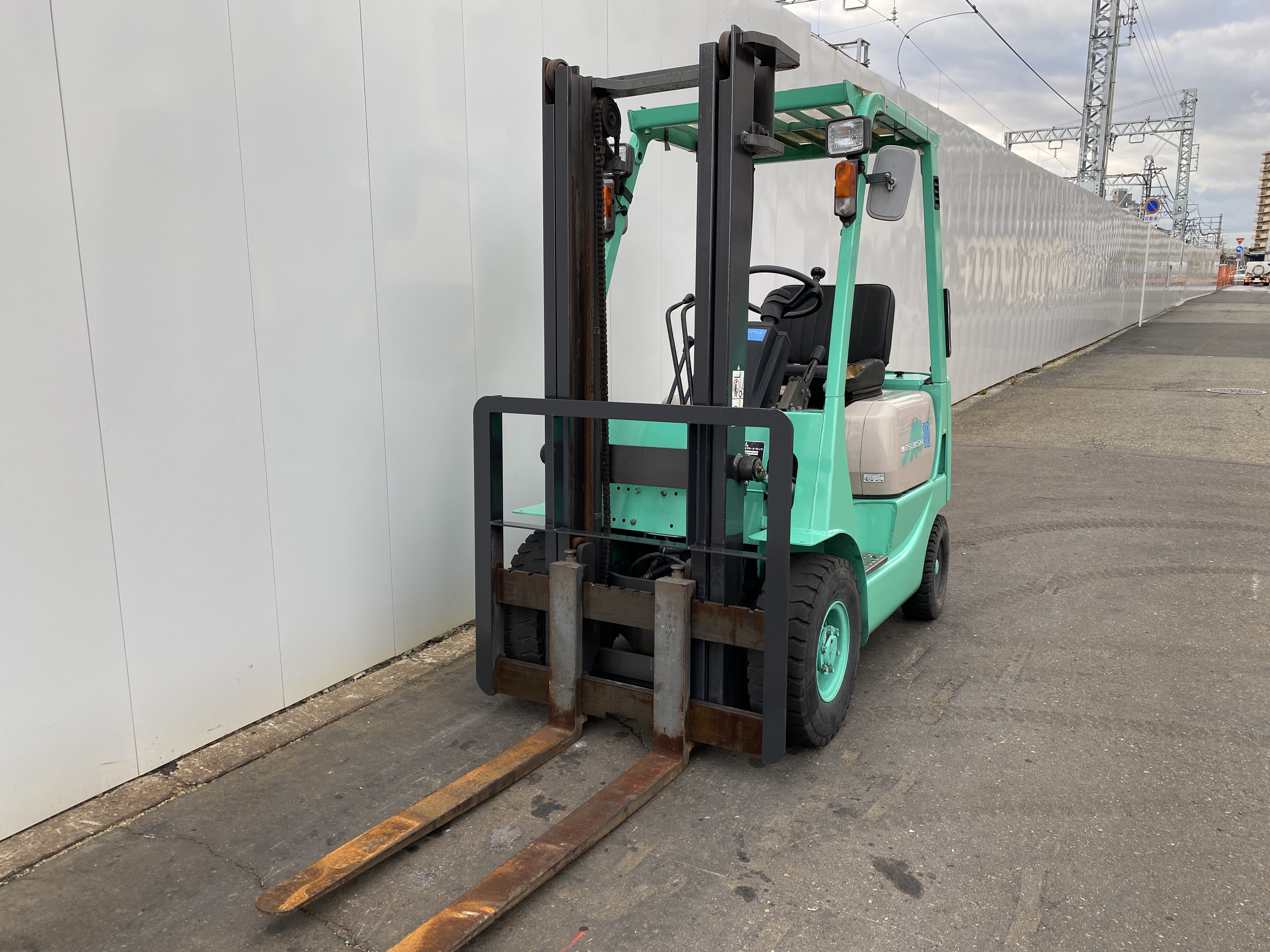 三菱 1.0t ガソリン車 3mマスト KFG10-KF2B – 中古フォークリフト 株式