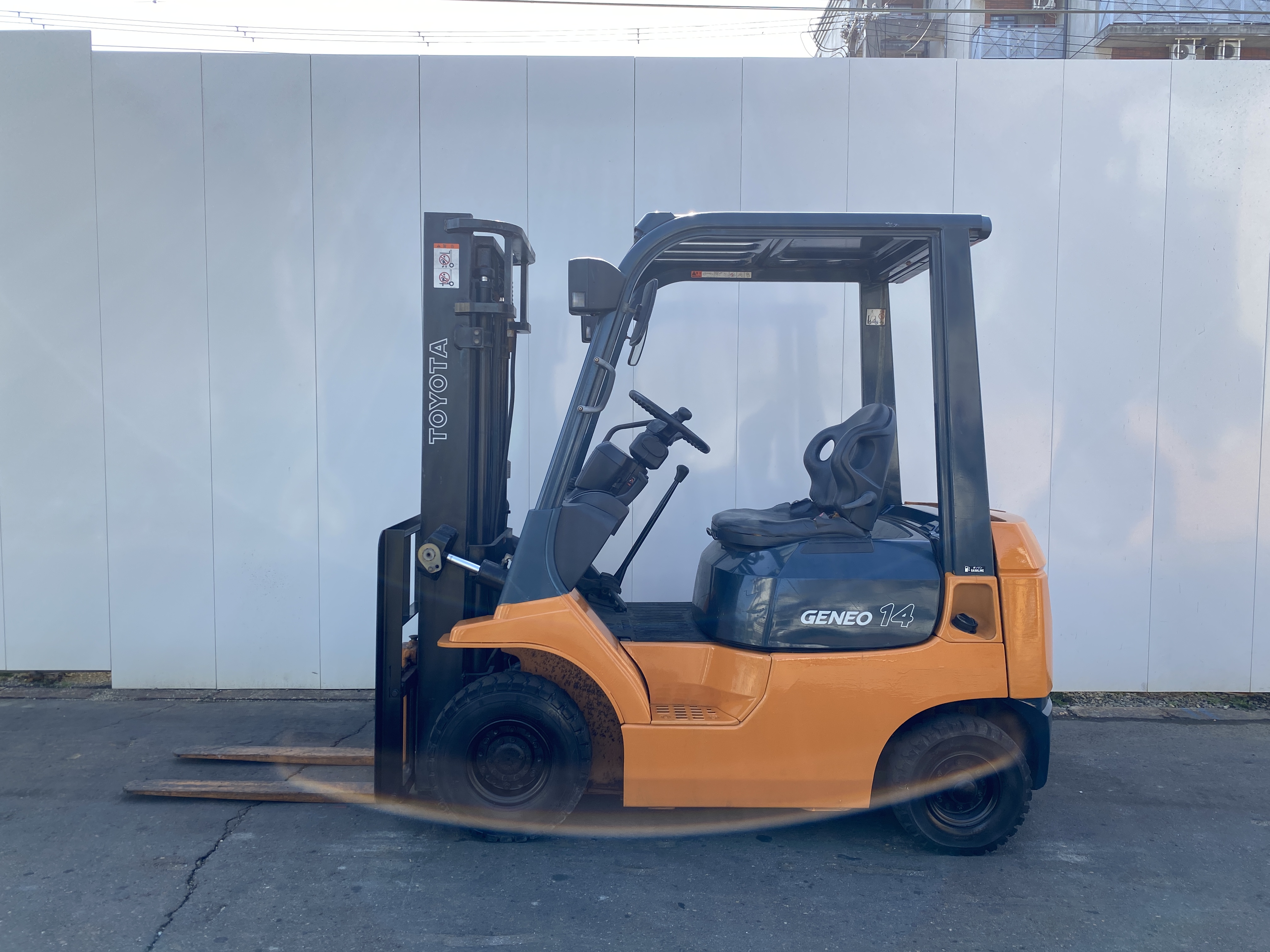トヨタ ガソリン車 1.4ton 3mマスト 7FGL14 – 中古フォークリフト 株式