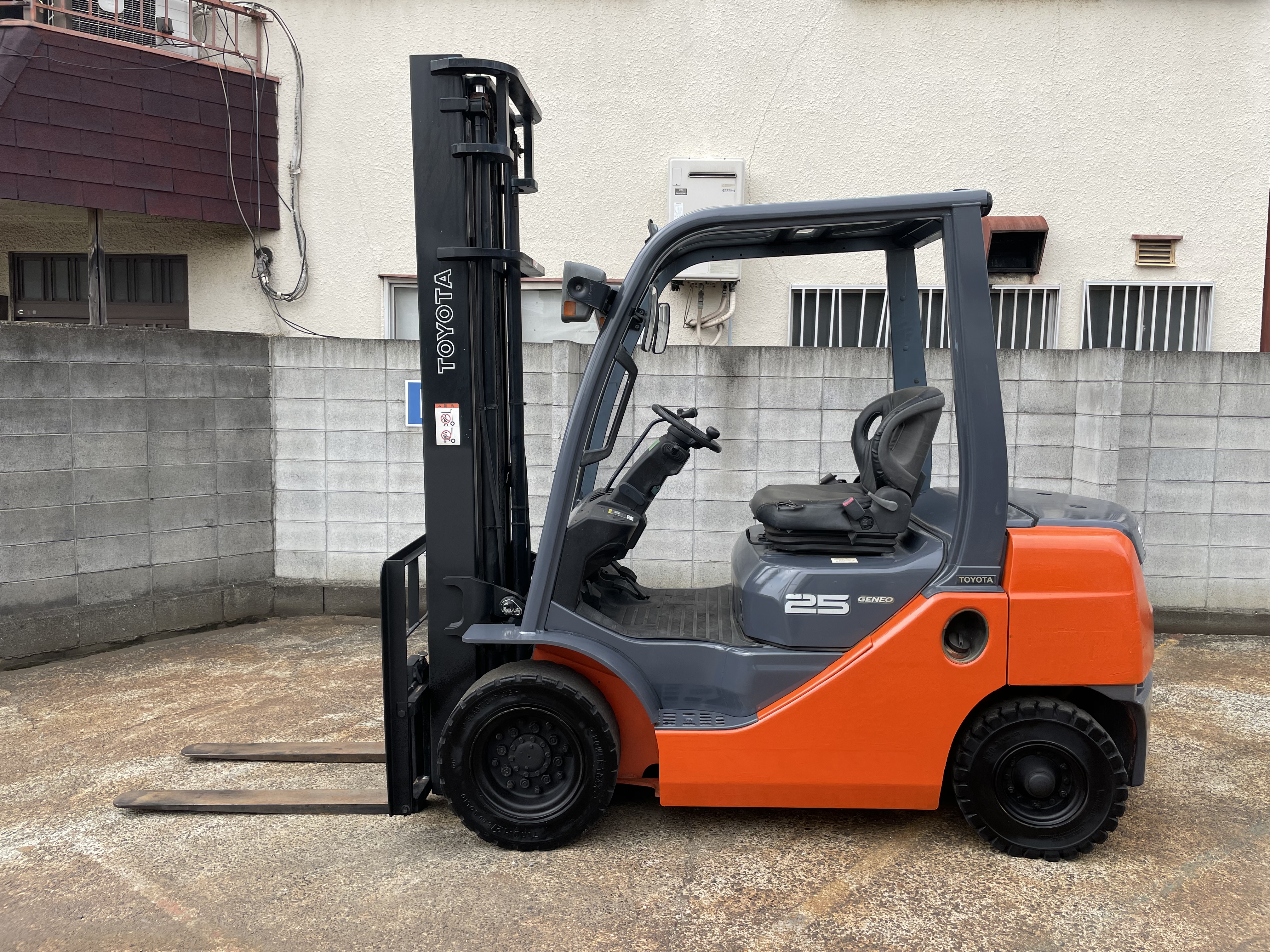 トヨタ ディーゼル車 2.5ton 4mマスト オートマ 52-8FD25