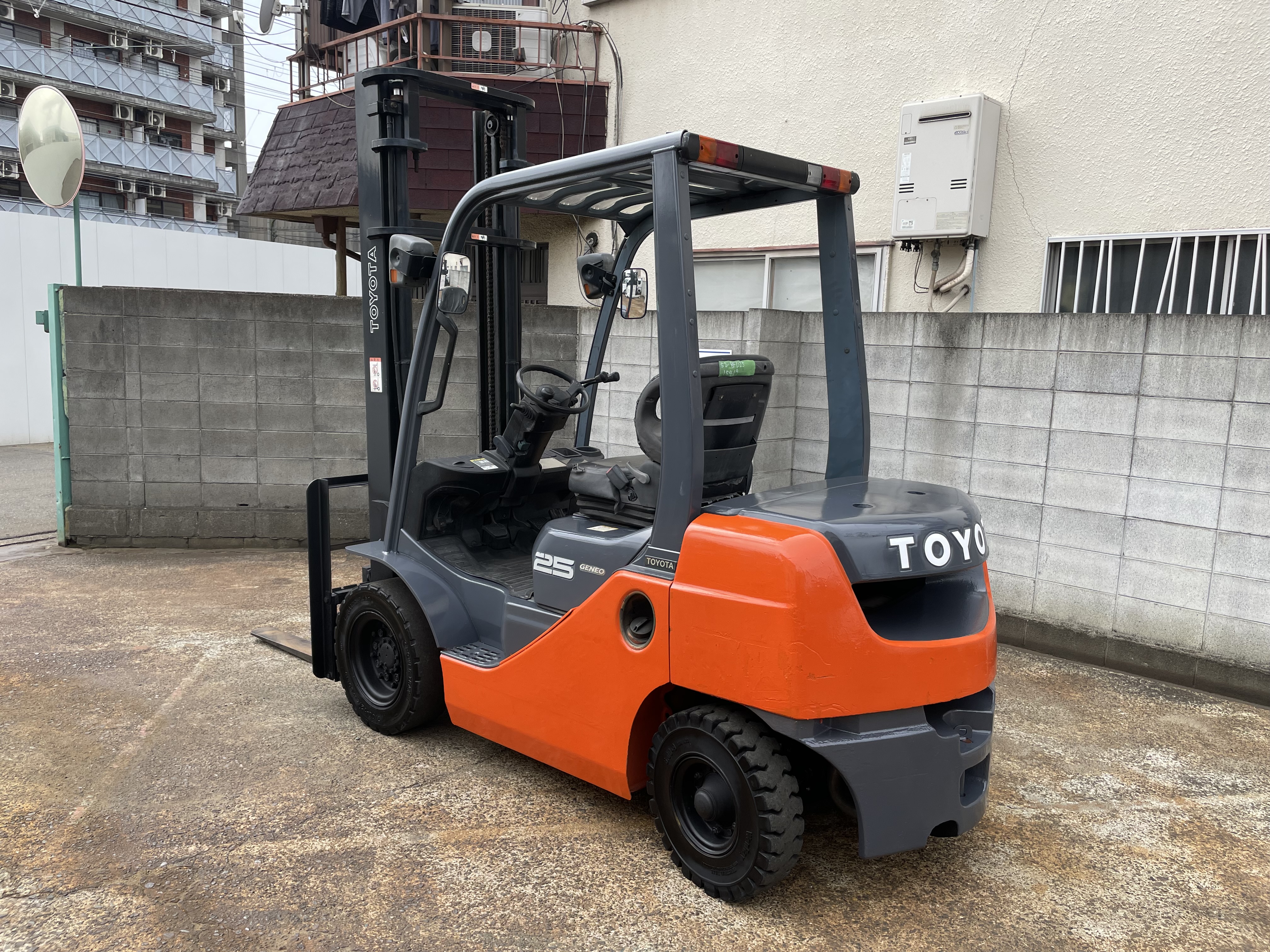 トヨタ ディーゼル車 2.5ton 4mマスト オートマ 52-8FD25