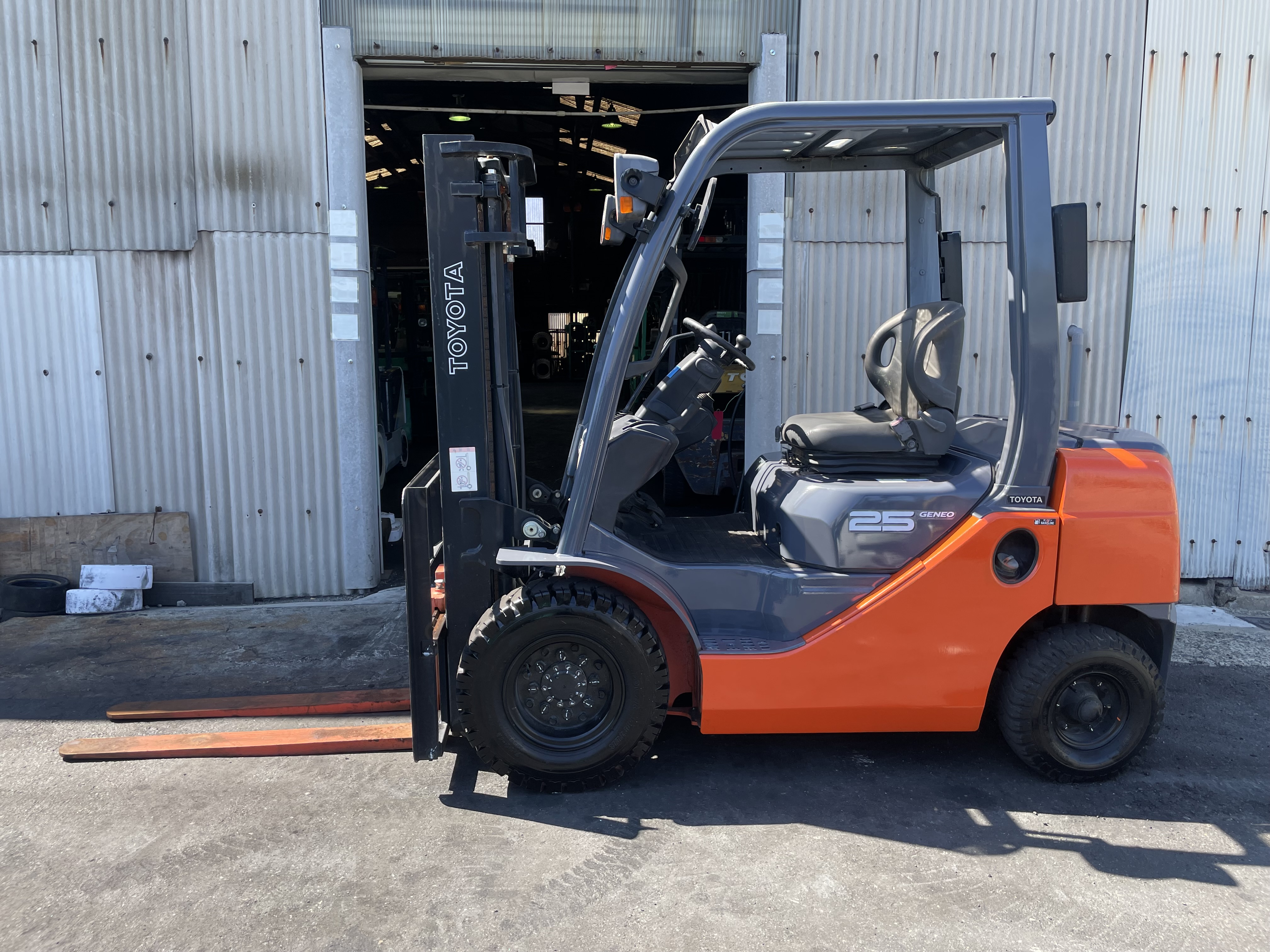 トヨタ ガソリン車 2.5ton 3mマスト 238時間 8FGL25 フォークリフト