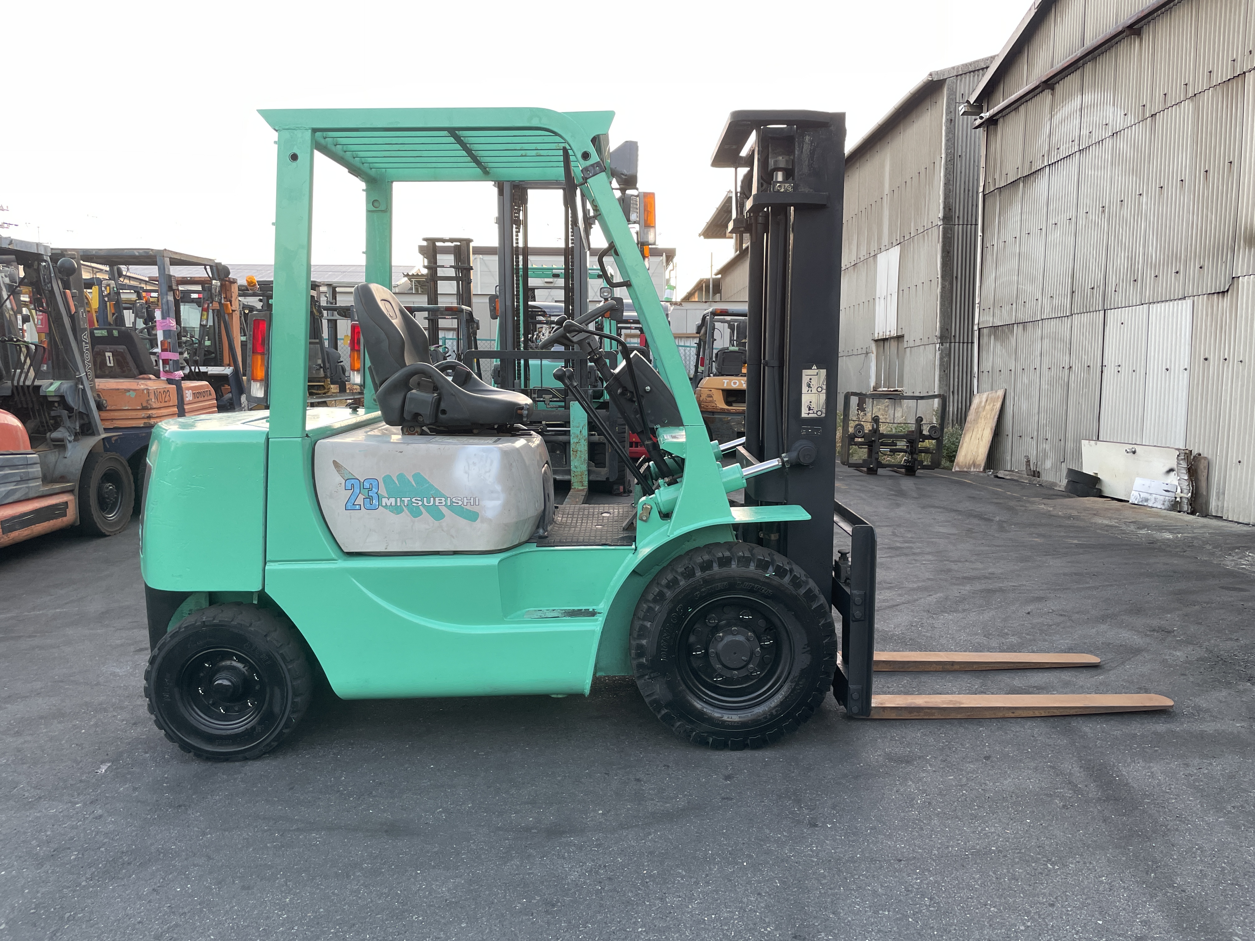 三菱 ガソリン車 2.3ton 3mマスト KFG23-KF4A フォークリフト – 中古